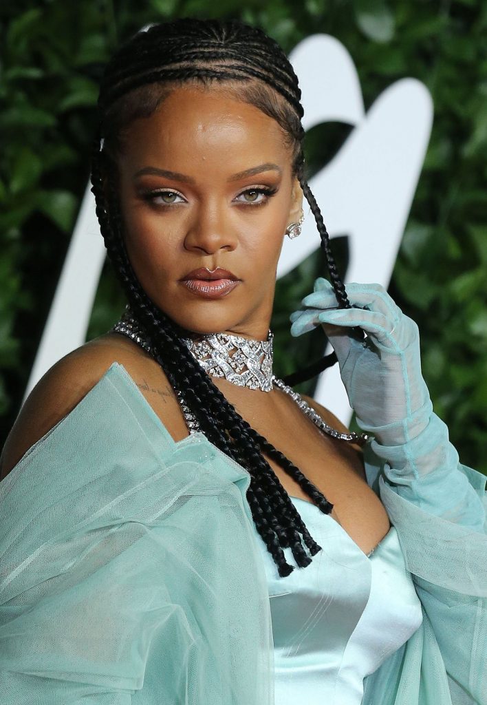 Rihanna Stuns in a Sexy Dress on The Red Carpet  gallery, pic 18