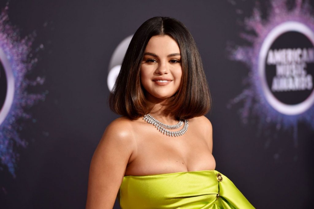 Brunette Singer Selena Gomez Looks Amazing in a Skimpy Dress gallery, pic 30