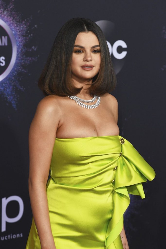 Brunette Singer Selena Gomez Looks Amazing in a Skimpy Dress gallery, pic 76