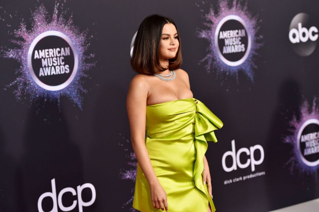 Brunette Singer Selena Gomez Looks Amazing in a Skimpy Dress gallery, pic 12