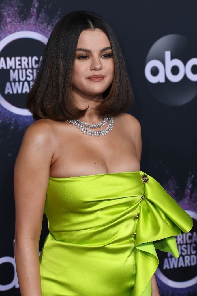 Brunette Singer Selena Gomez Looks Amazing in a Skimpy Dress gallery, pic 136