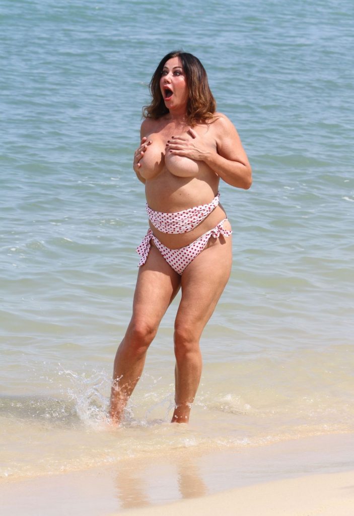 Topless Lisa Appleton Having Fun on the Beach  gallery, pic 28