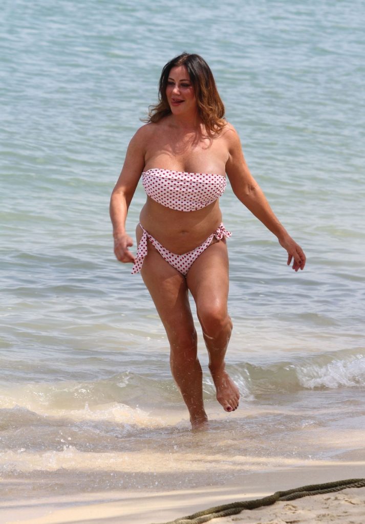 Topless Lisa Appleton Having Fun on the Beach  gallery, pic 50