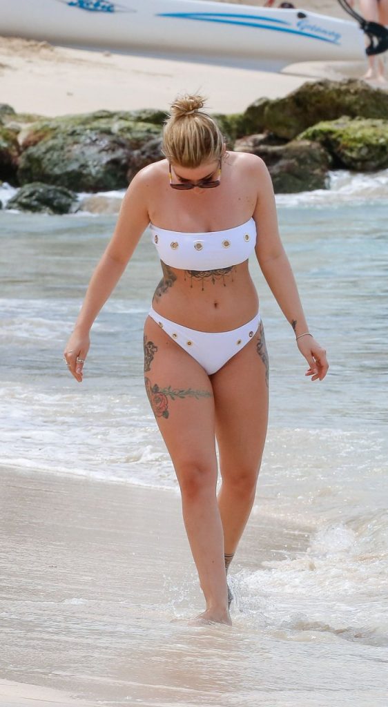 Bikini-Clad Olivia Buckland Showing Off Her Ass on a Beach gallery, pic 40