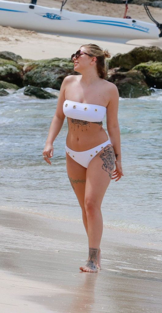 Bikini-Clad Olivia Buckland Showing Off Her Ass on a Beach gallery, pic 56