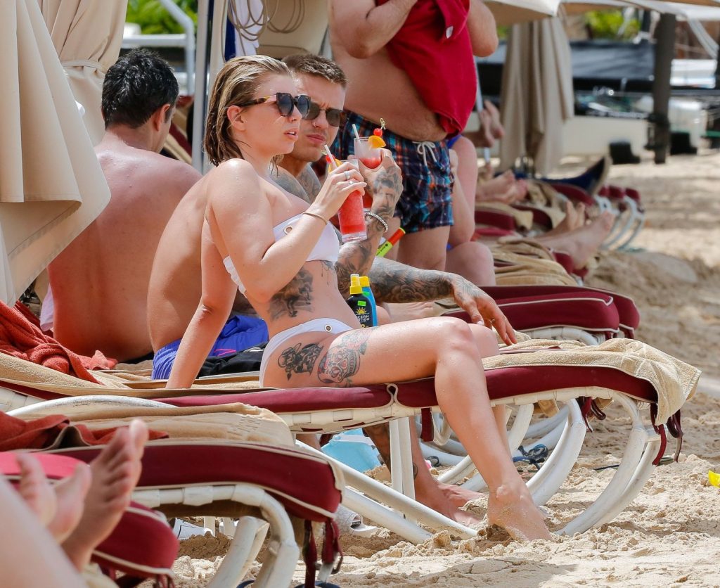 Bikini-Clad Olivia Buckland Showing Off Her Ass on a Beach gallery, pic 82