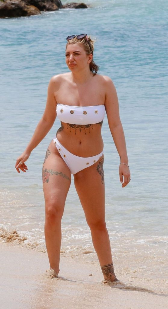 Bikini-Clad Olivia Buckland Showing Off Her Ass on a Beach gallery, pic 102