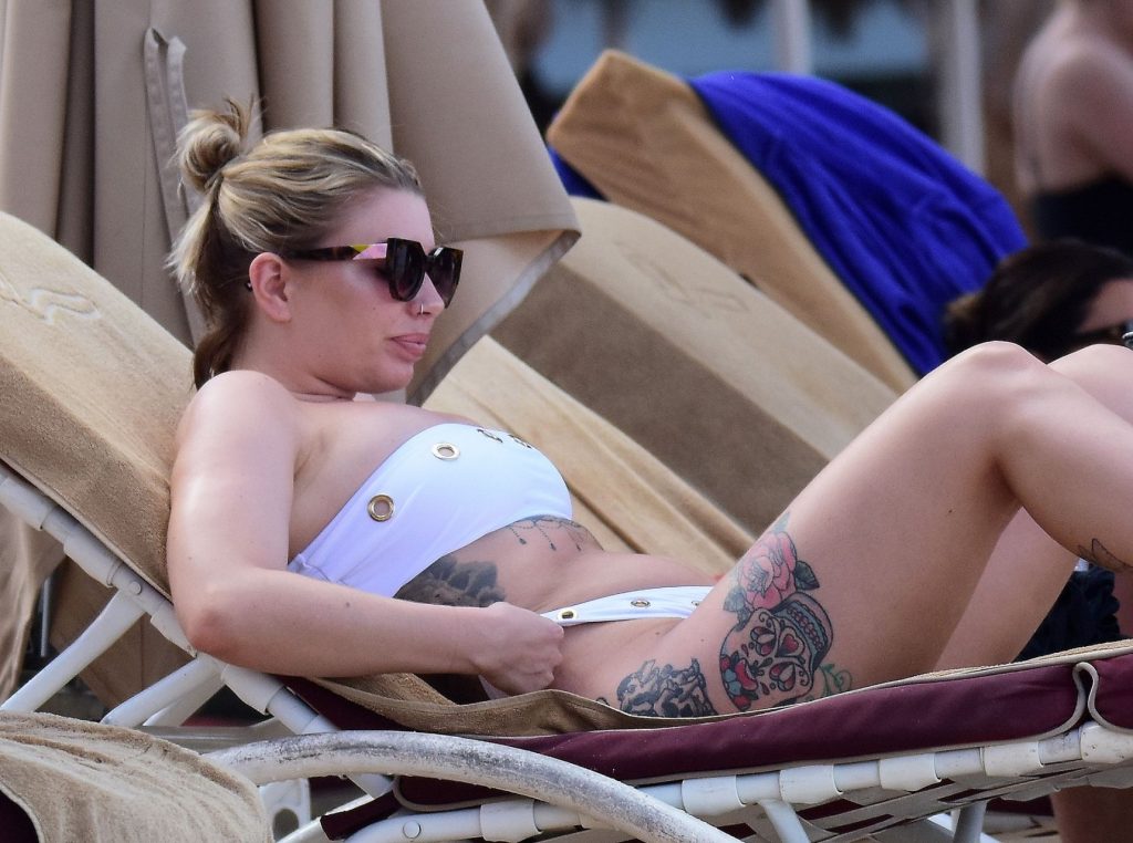 Bikini-Clad Olivia Buckland Showing Off Her Ass on a Beach gallery, pic 126