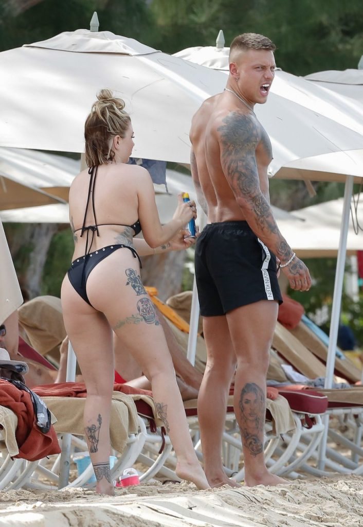 Bikini-Clad Olivia Buckland Showing Off Her Ass on a Beach gallery, pic 132
