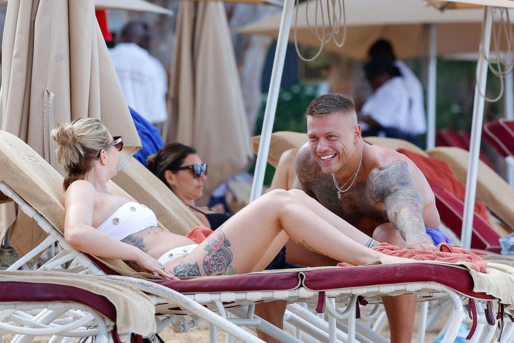 Bikini-Clad Olivia Buckland Showing Off Her Ass on a Beach gallery, pic 176