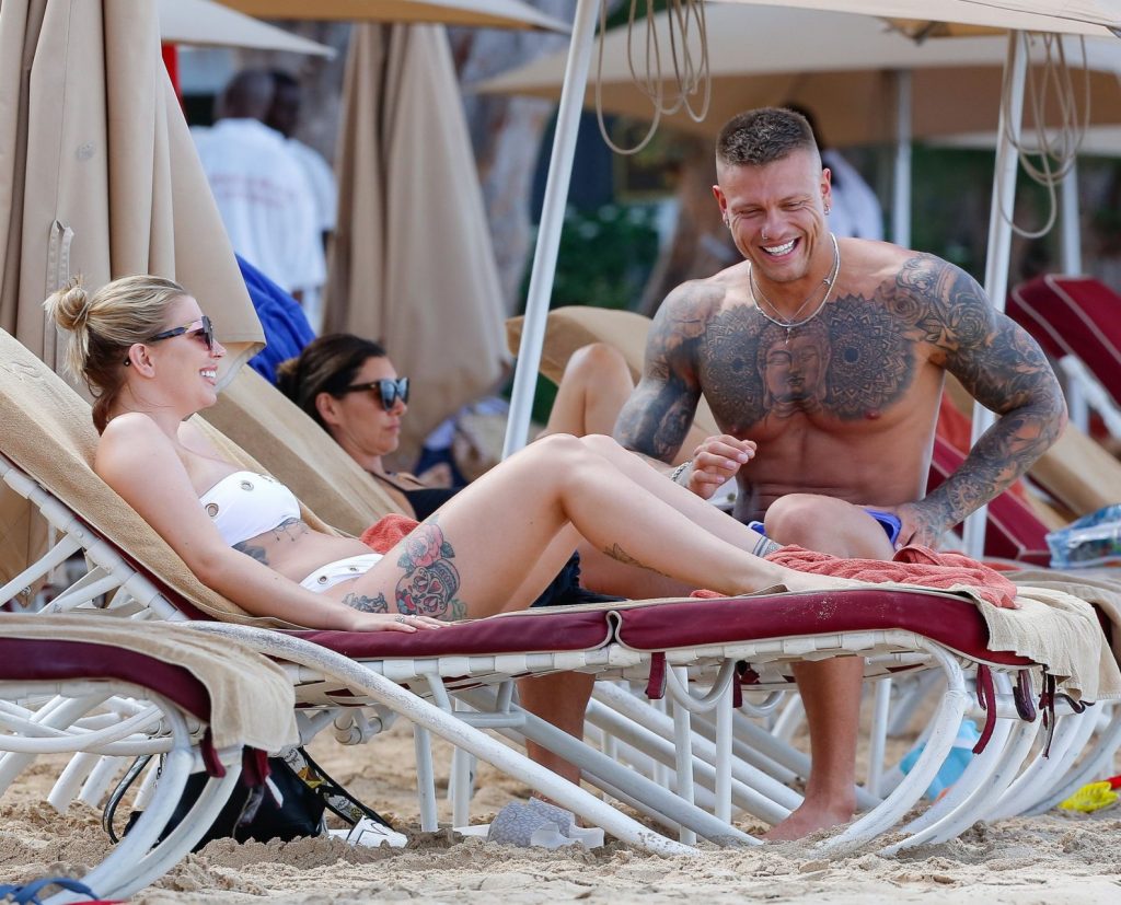 Bikini-Clad Olivia Buckland Showing Off Her Ass on a Beach gallery, pic 178