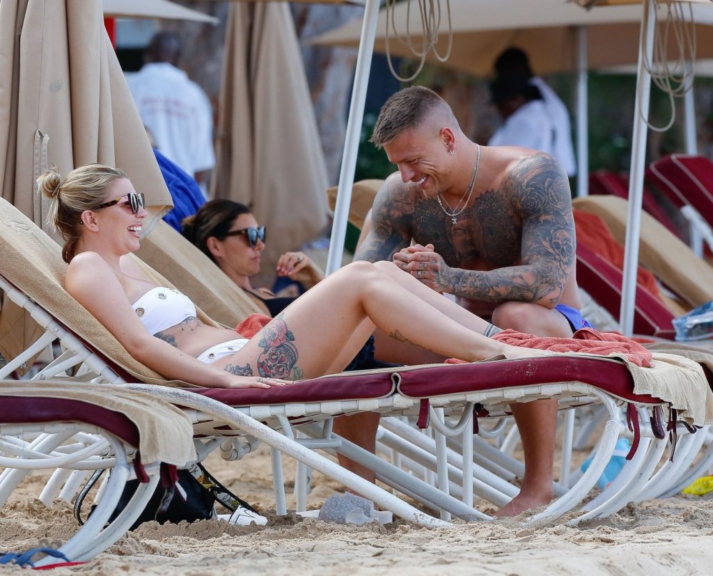 Bikini-Clad Olivia Buckland Showing Off Her Ass on a Beach gallery, pic 180