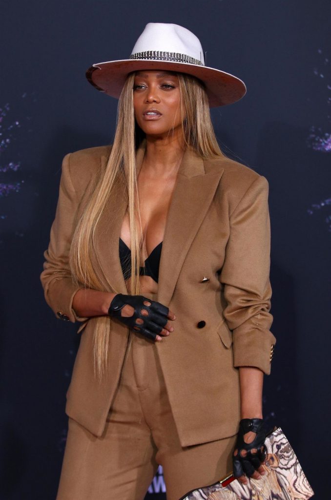 Big-Breasted Hottie Tyra Banks Looks Hot in Her Western-Themed Outfit gallery, pic 34