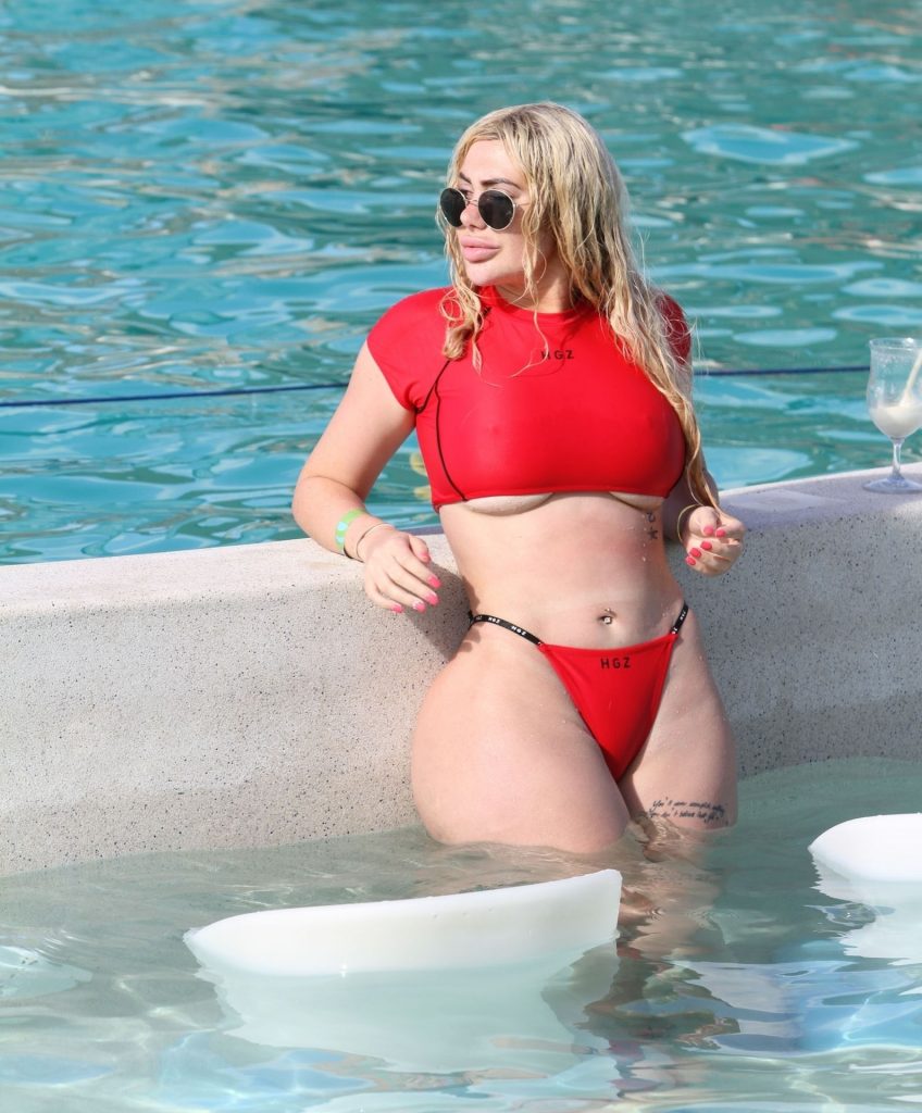 Busty Chloe Ferry Shows Her Killer Curves in the Swimming Pool gallery, pic 2