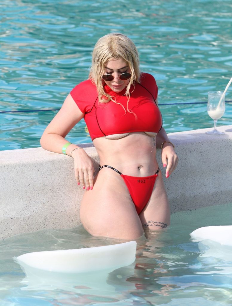 Busty Chloe Ferry Shows Her Killer Curves in the Swimming Pool gallery, pic 54