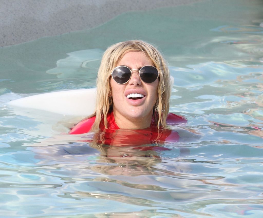 Busty Chloe Ferry Shows Her Killer Curves in the Swimming Pool gallery, pic 16