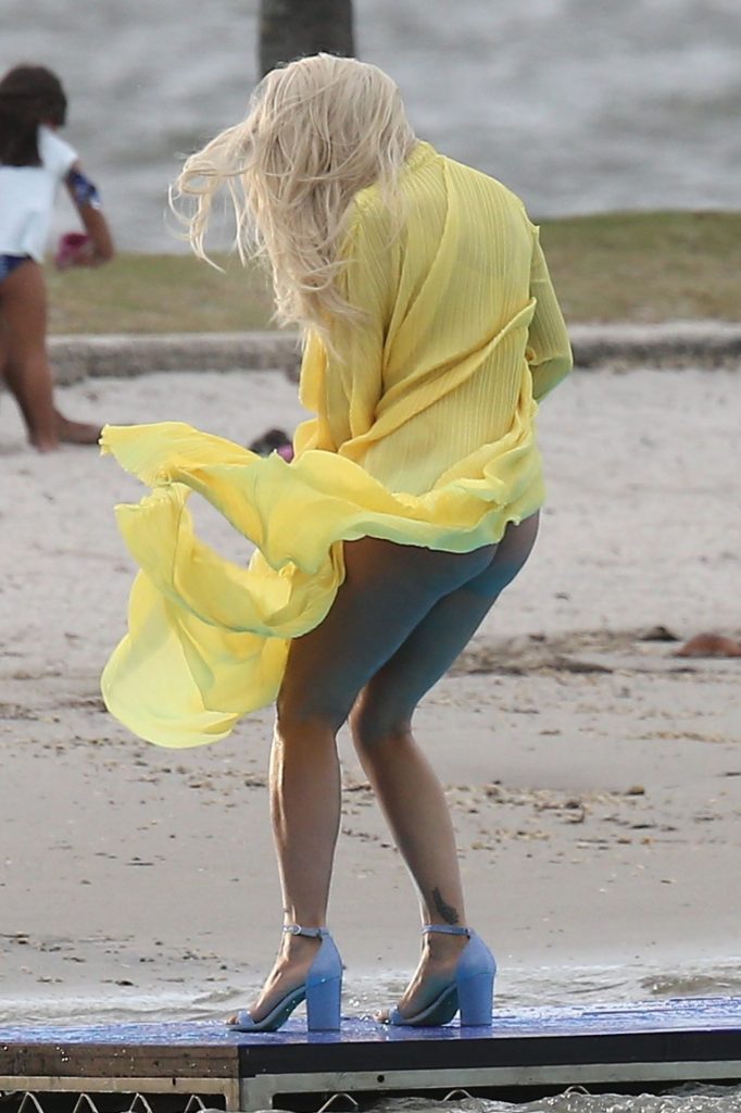 Thick Beauty Rita Ora Flashes Her Ass and More (Upskirt Pictures) gallery, pic 10
