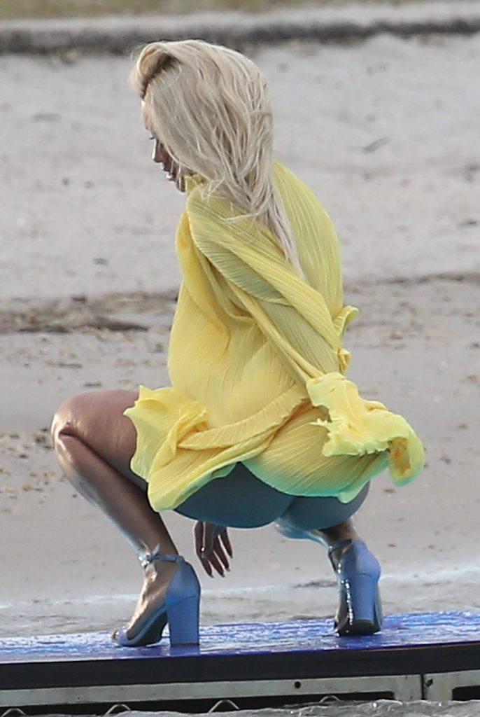 Thick Beauty Rita Ora Flashes Her Ass and More (Upskirt Pictures) gallery, pic 12