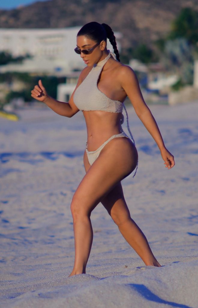 Reality TV Megastar Kim Kardashian Shows Her Bikini Body gallery, pic 52