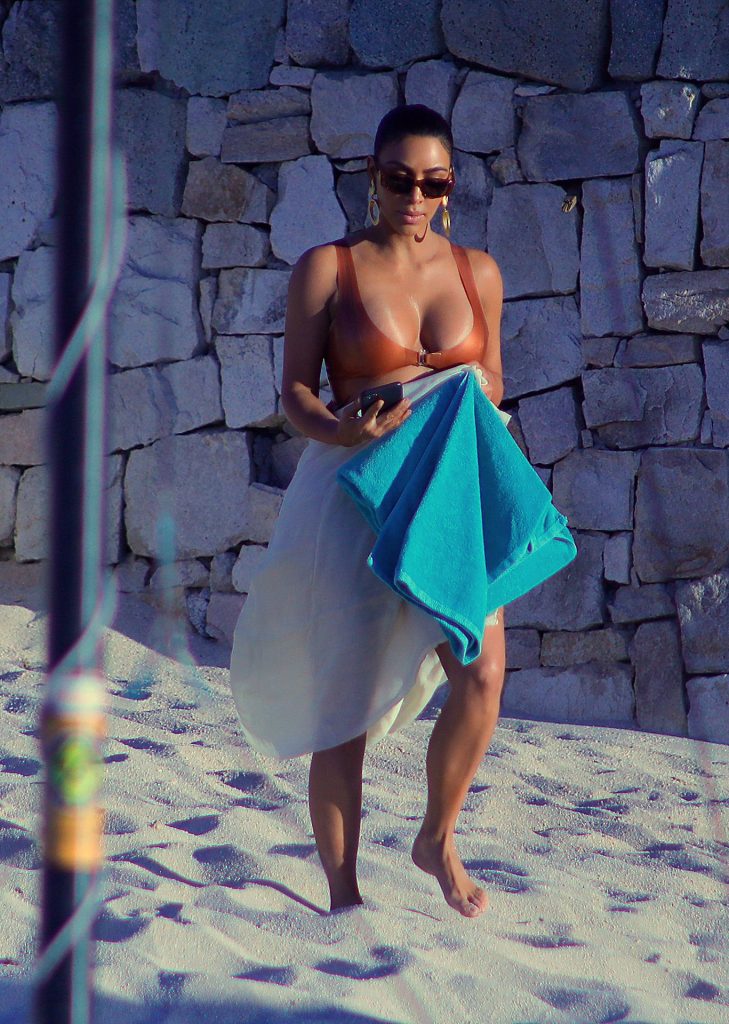 Reality TV Megastar Kim Kardashian Shows Her Bikini Body gallery, pic 68