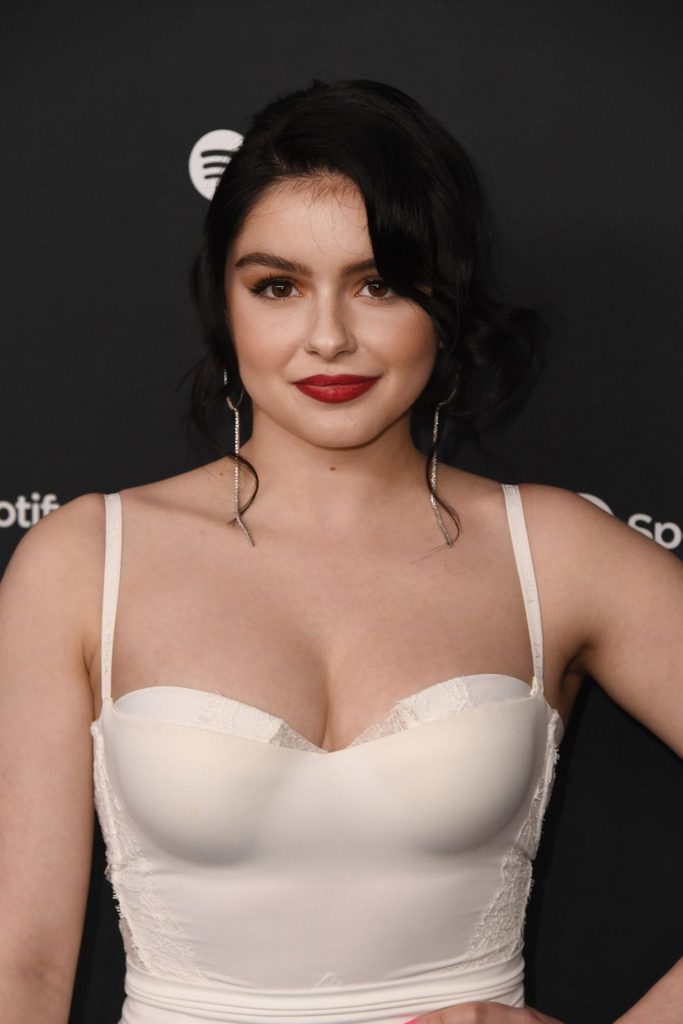 Busty Ariel Winter Shows Her Breasts in High Quality gallery, pic 20