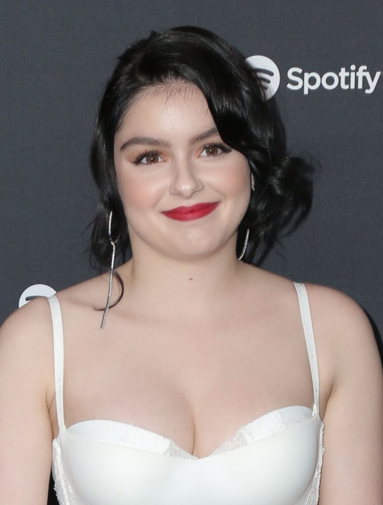 Busty Ariel Winter Shows Her Breasts in High Quality gallery, pic 38