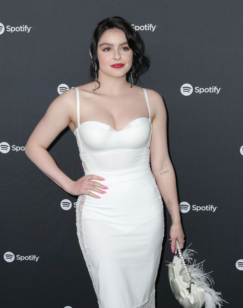 Busty Ariel Winter Shows Her Breasts in High Quality gallery, pic 46