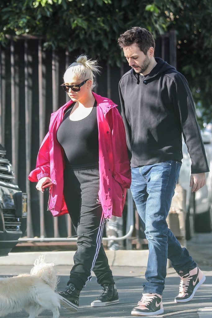 Braless Christina Aguilera Looks Hot While Out and About gallery, pic 2