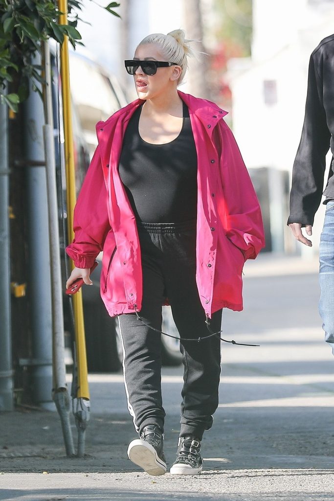 Braless Christina Aguilera Looks Hot While Out and About gallery, pic 34