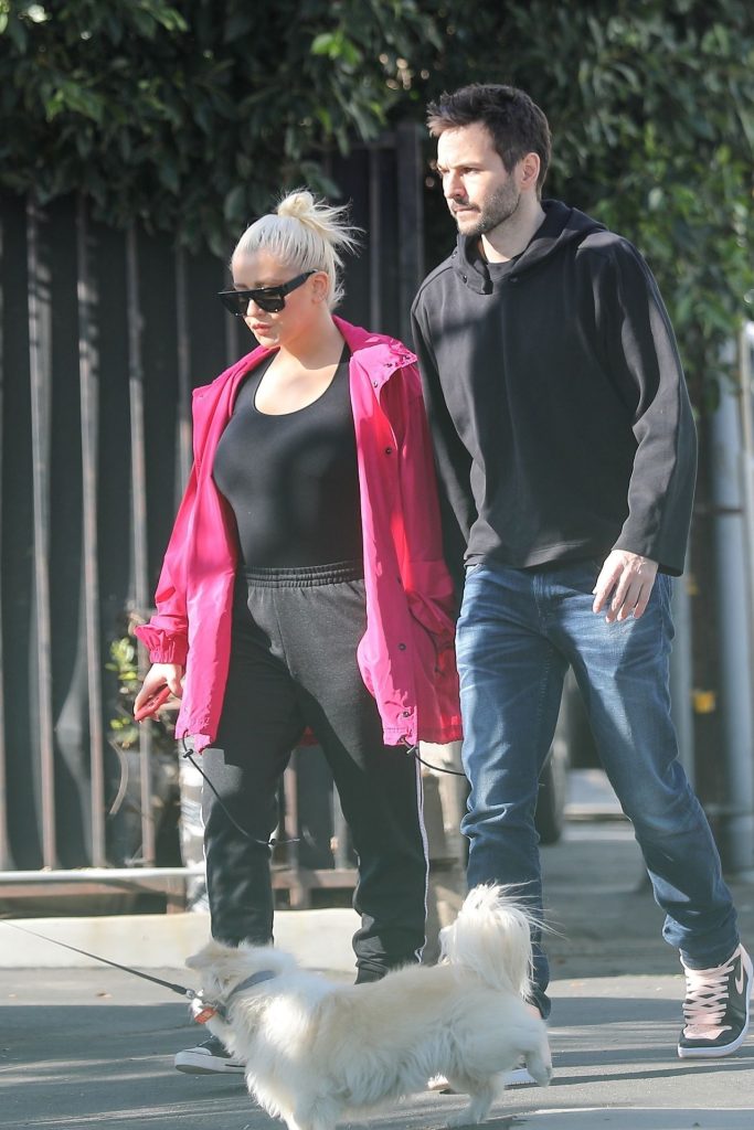 Braless Christina Aguilera Looks Hot While Out and About gallery, pic 4
