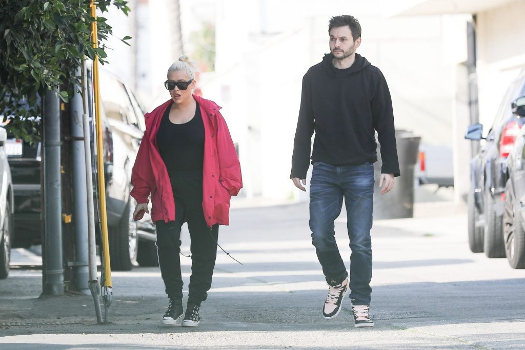 Braless Christina Aguilera Looks Hot While Out and About gallery, pic 42