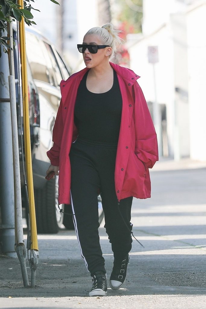 Braless Christina Aguilera Looks Hot While Out and About gallery, pic 10
