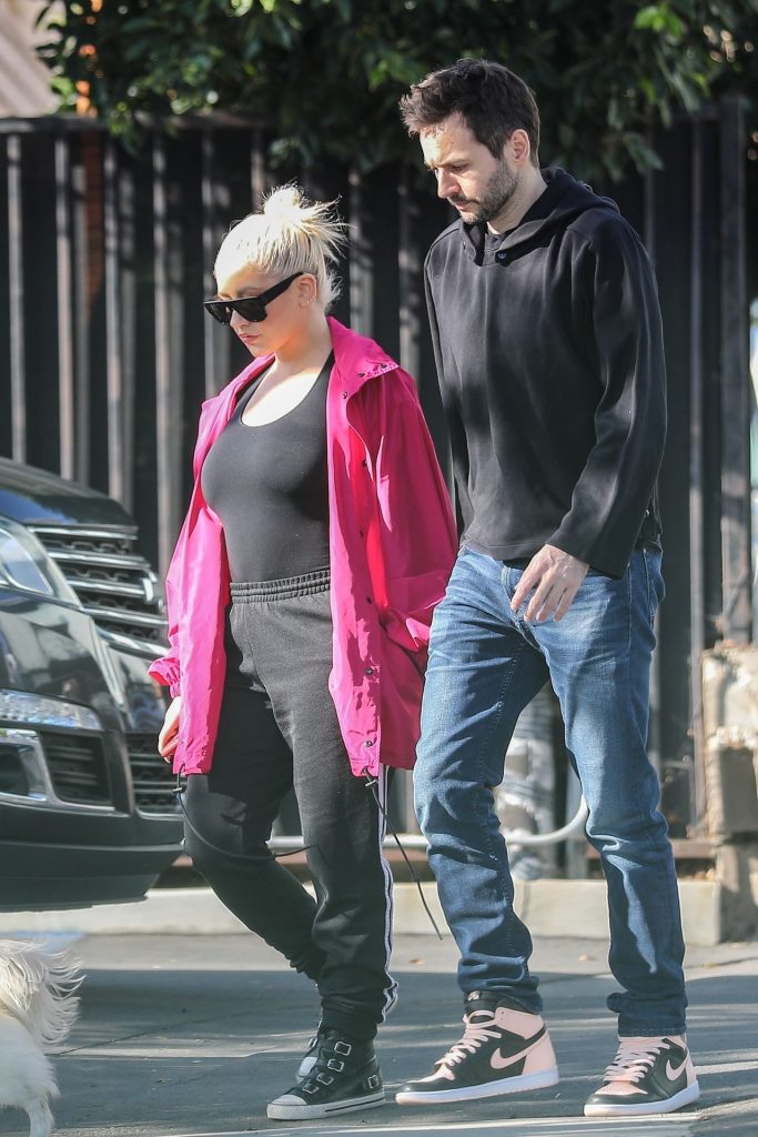 Braless Christina Aguilera Looks Hot While Out and About gallery, pic 12