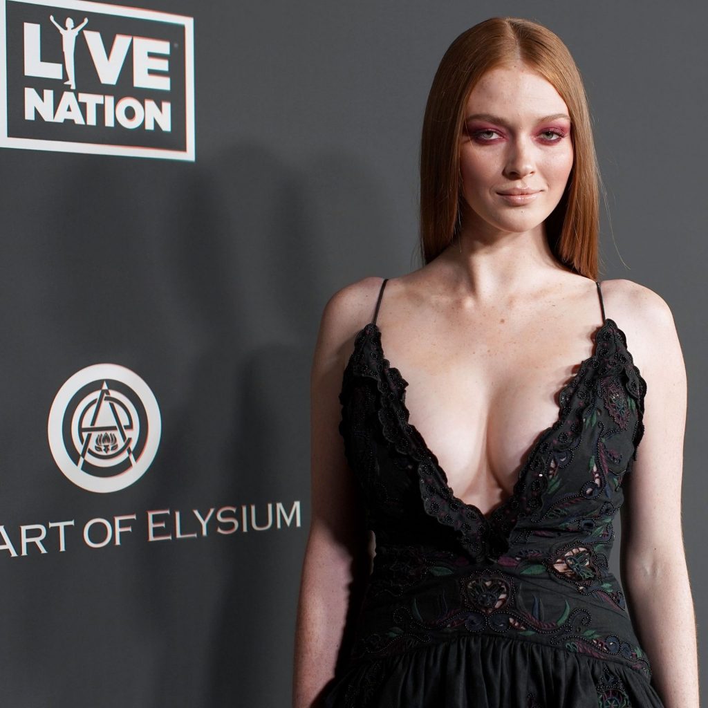 Sexy Redhead Larsen Thompson Displaying Her Ample Cleavage gallery, pic 30