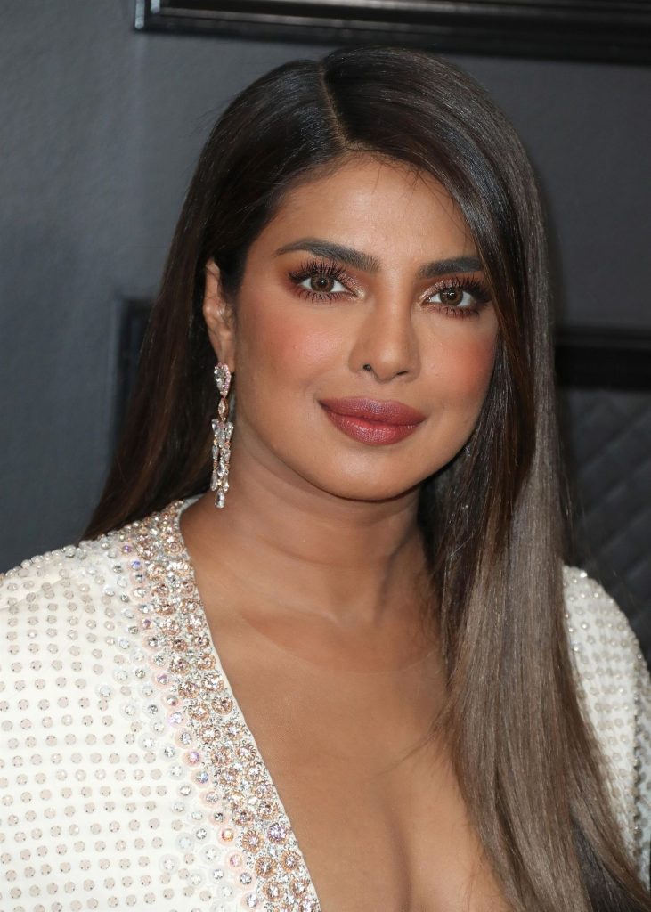 Indian Beauty Priyanka Chopra Showing Her Legendary Cleavage Gallery Hot Sex Picture 