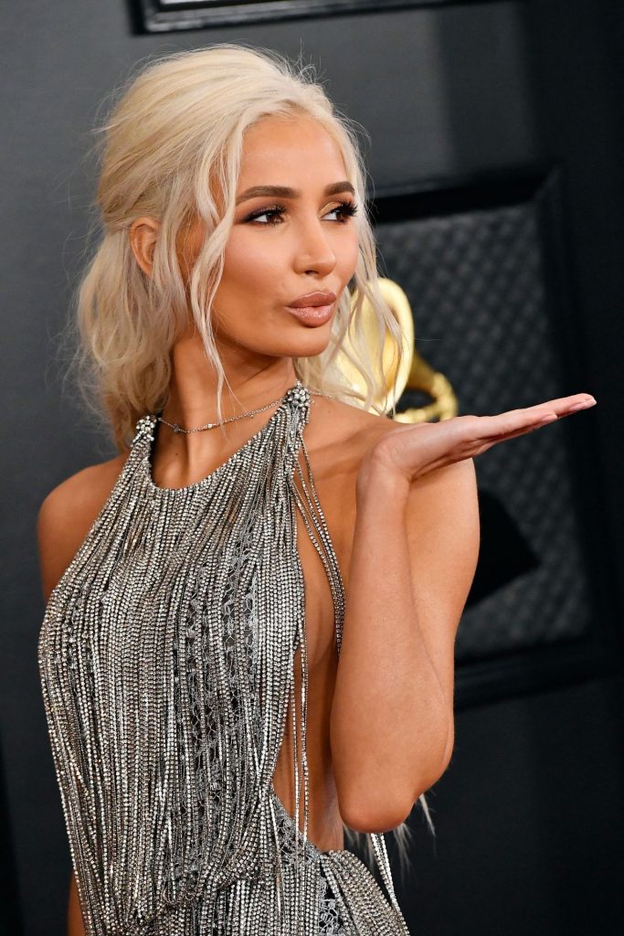Braless Blonde Pia Mia Perez Teasing with Her Sexy Boobs gallery, pic 10