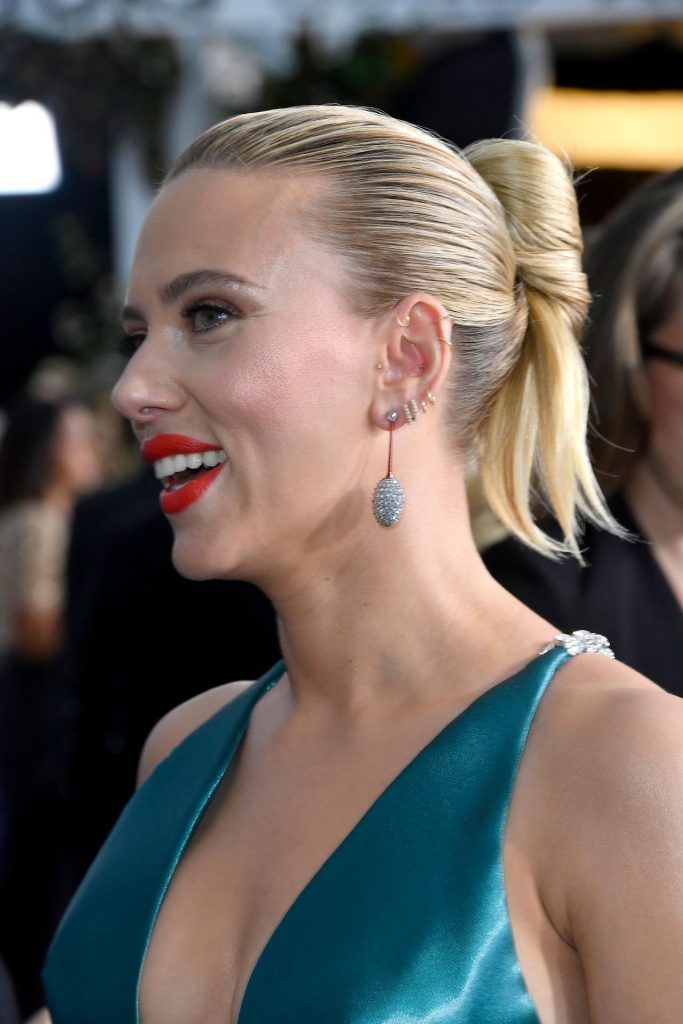 Oscar-Nominated Hottie Scarlett Johansson Showing Her Boobs gallery, pic 126