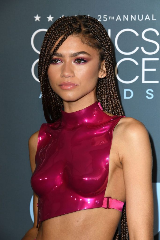 Gorgeous Zendaya Showing Her Amazing-Looking Cleavage gallery, pic 86