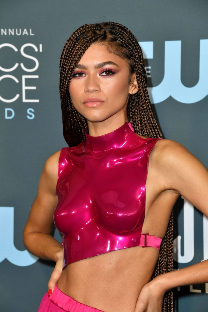 Gorgeous Zendaya Showing Her Amazing-Looking Cleavage gallery, pic 108