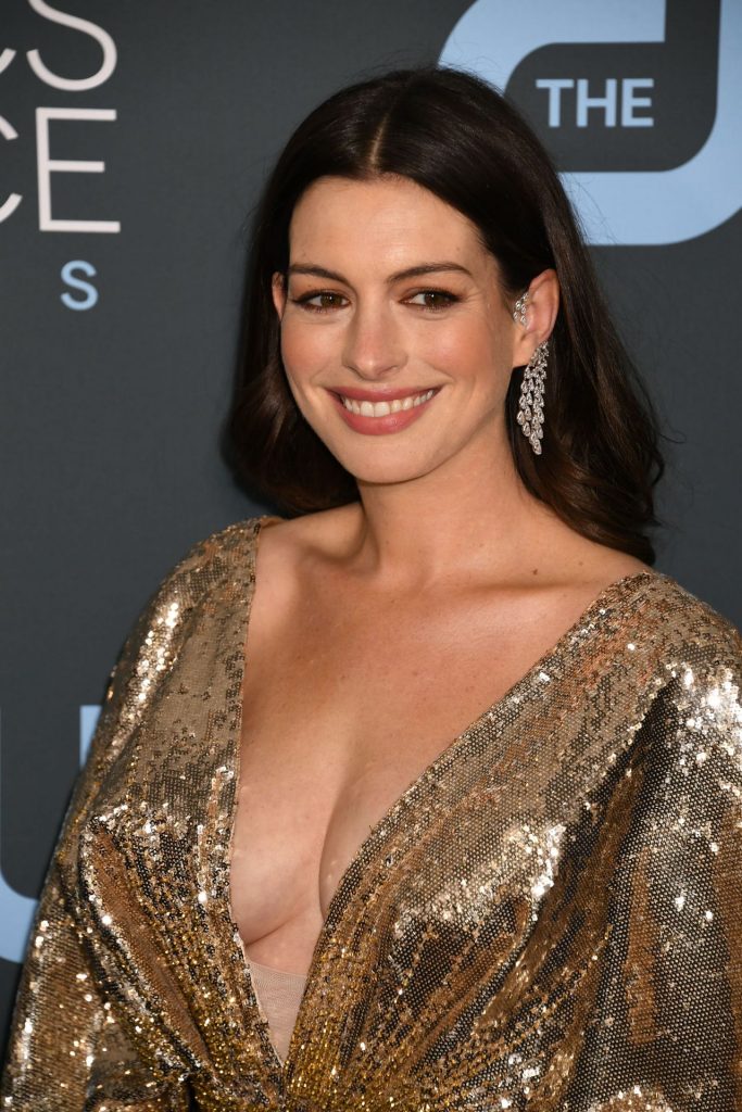 Busty MILF Anne Hathaway Displays Her Perfect Cleavage gallery, pic 90