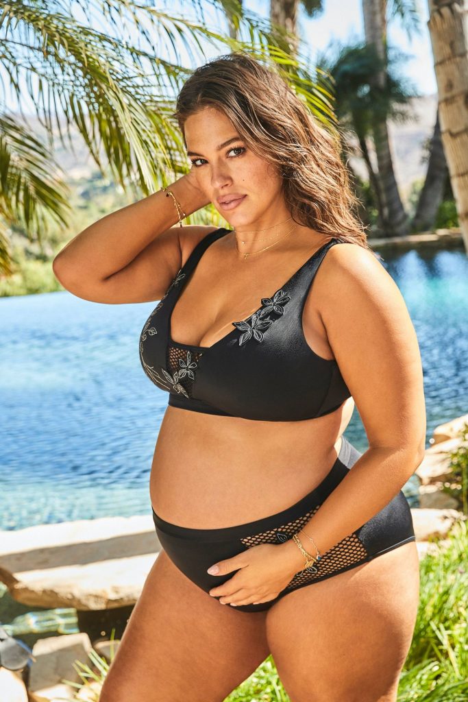 Pregnant Ashley Graham Showing Her Bikini-Clad Body gallery, pic 20