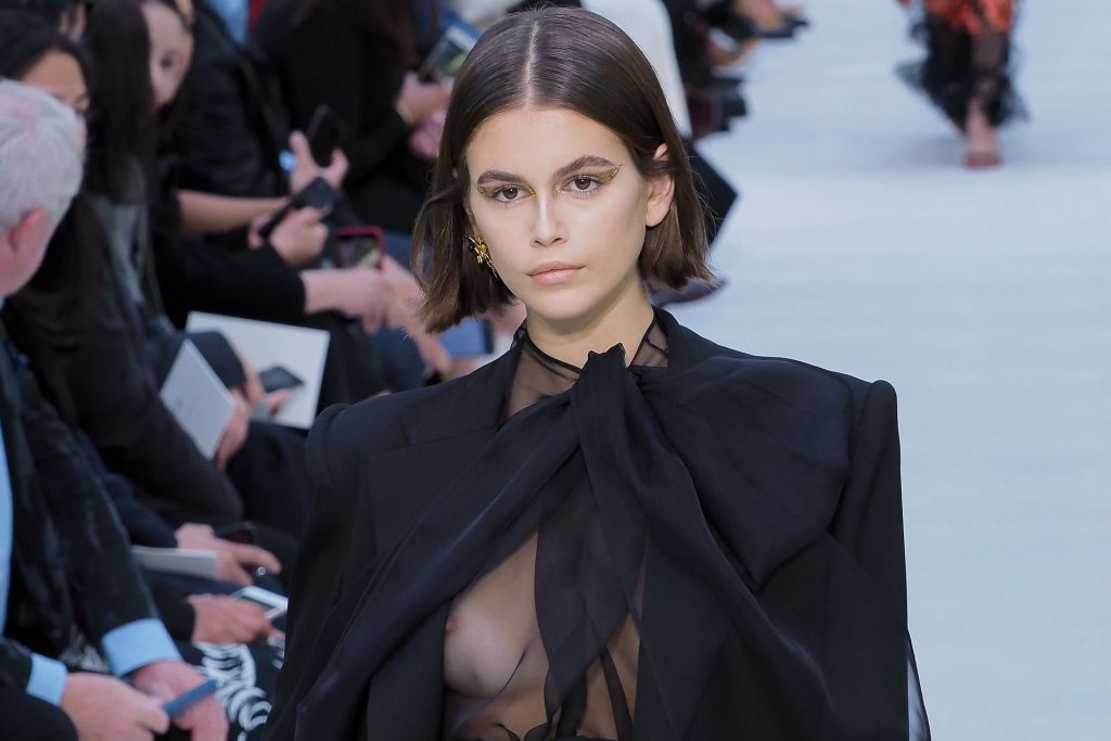 Trendy Brunette Kaia Gerber Shamelessly Showing Her Nipple video screenshot 38