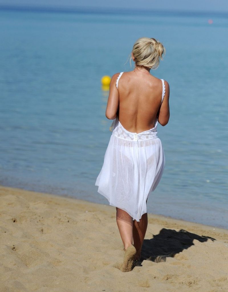 Reality TV Star Frankie Essex Goes Topless on an LA Beach gallery, pic 20