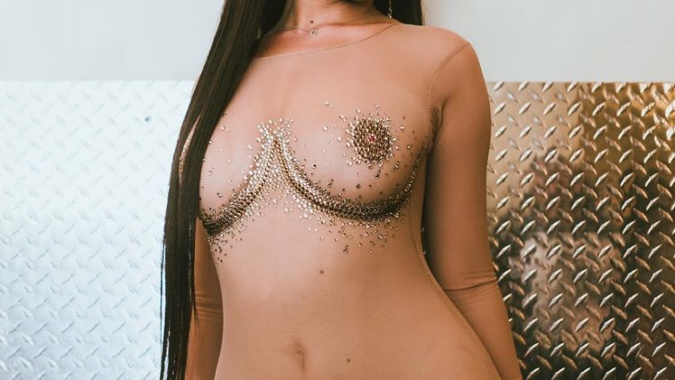 Naked and Sexy Doja Cat Pictures – 28 High-Resolution Photos