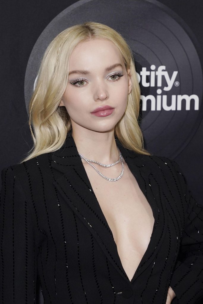 Busty Blonde Hottie Dove Cameron Decided Not to Wear a Bra gallery, pic 26