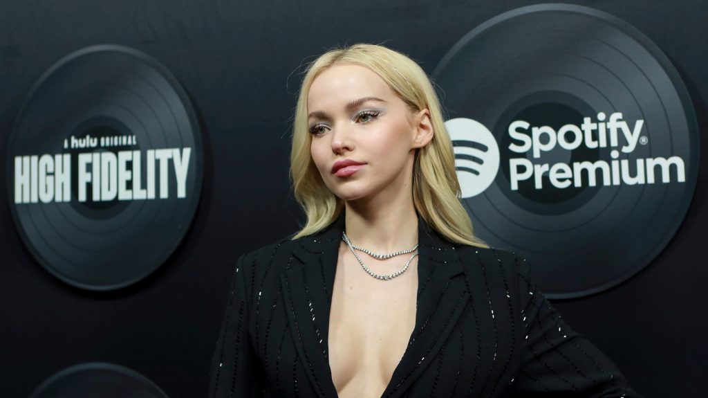 Busty Blonde Hottie Dove Cameron Decided Not to Wear a Bra gallery, pic 142