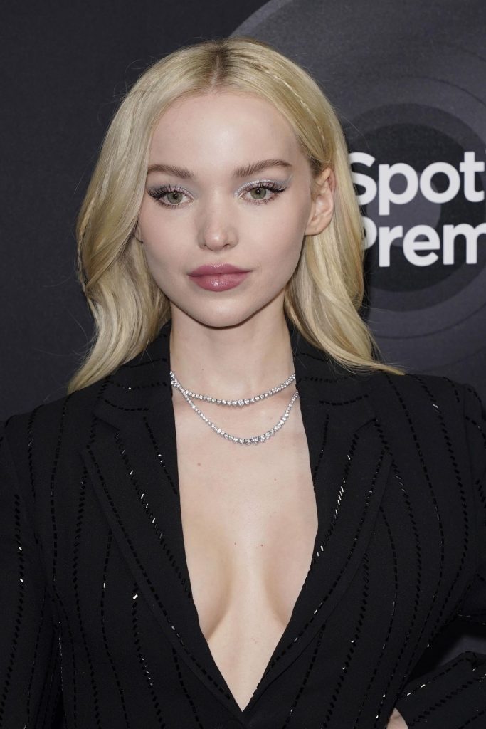 Busty Blonde Hottie Dove Cameron Decided Not to Wear a Bra gallery, pic 18