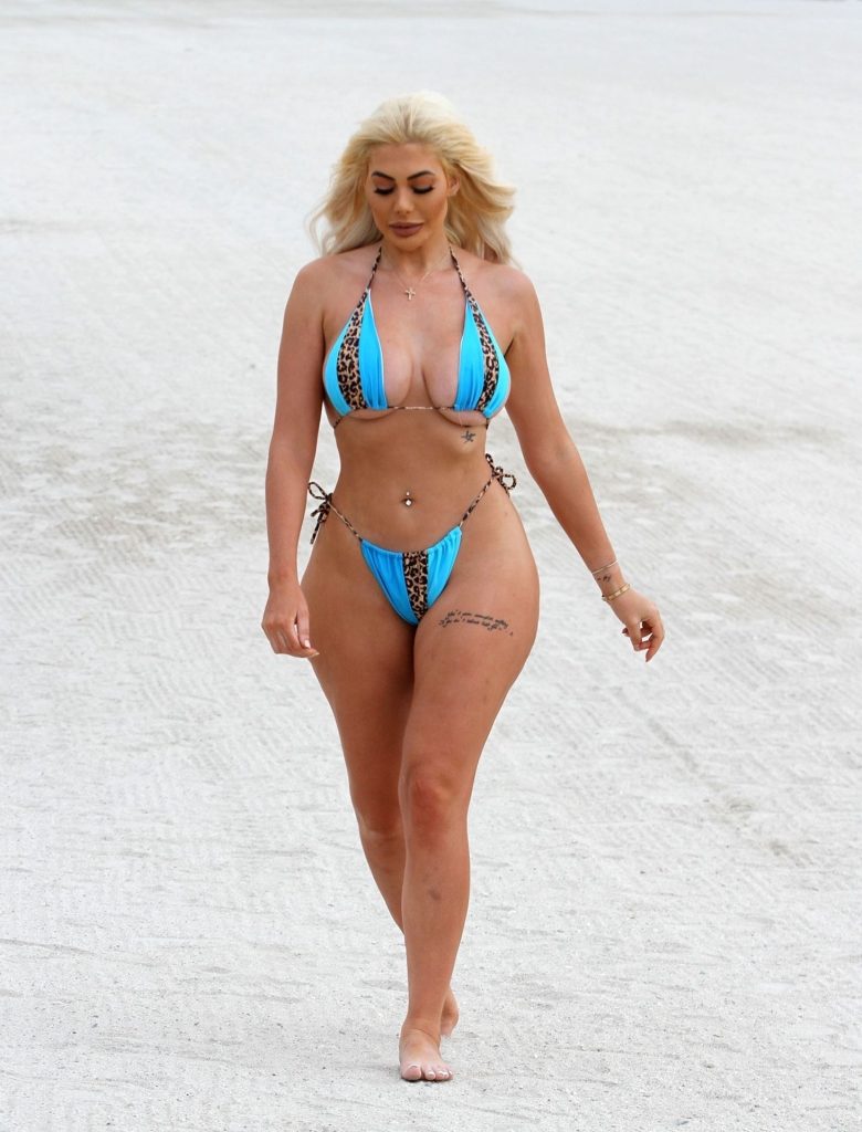 Meaty Blonde Bimbo Chloe Ferry Shows Her Bikini Body gallery, pic 4