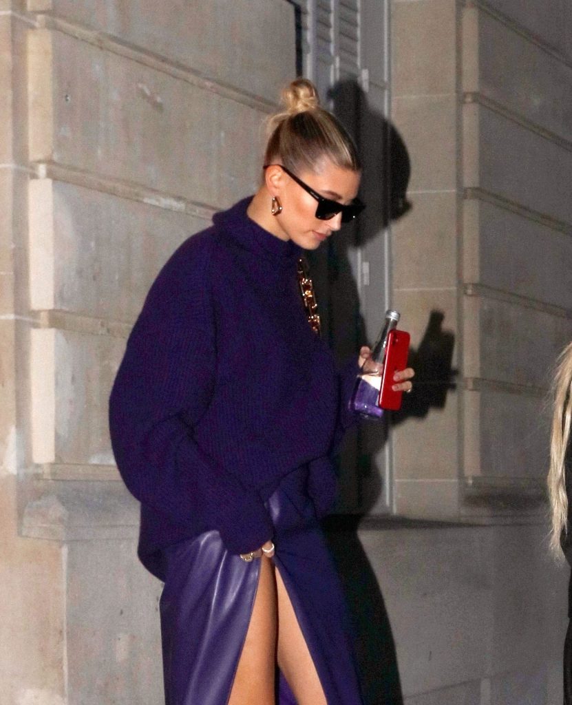 Blond-Haired Hottie Hailey Bieber Showing Off Her Sexy Legs gallery, pic 6