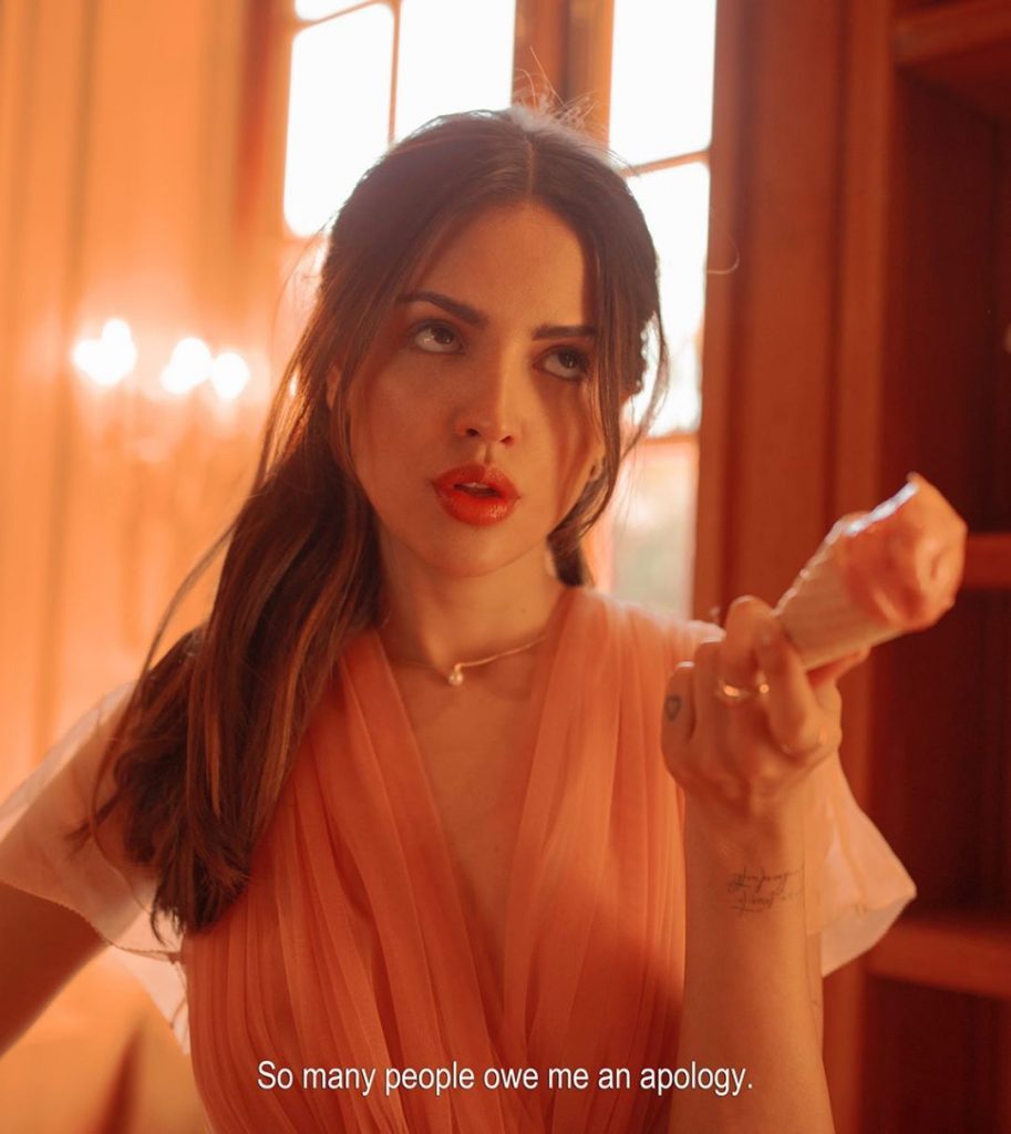 Topless Eiza Gonzalez Frolicking in Bed and Looking Hot as Fuck gallery, pic 6